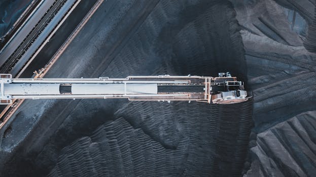 市场波动之际，煤炭与商业航天两大领域值得留意；结构性机遇或在调整中显现。