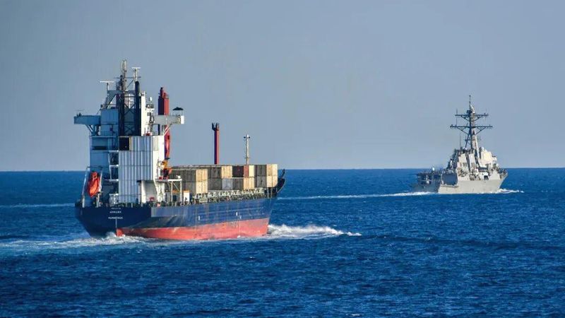  美国海军“福特”号航母突发火灾，紧急从“肯尼迪”号拆借床垫补救；霍尔木兹海峡护航面临严峻考验，美国盟友态度消极。 新闻 美国海军“福特”号航母突发火灾，紧急从“肯尼迪”号拆借床垫补救；霍尔木兹海峡护航面临严峻考验，美国盟友态度消极。 新闻