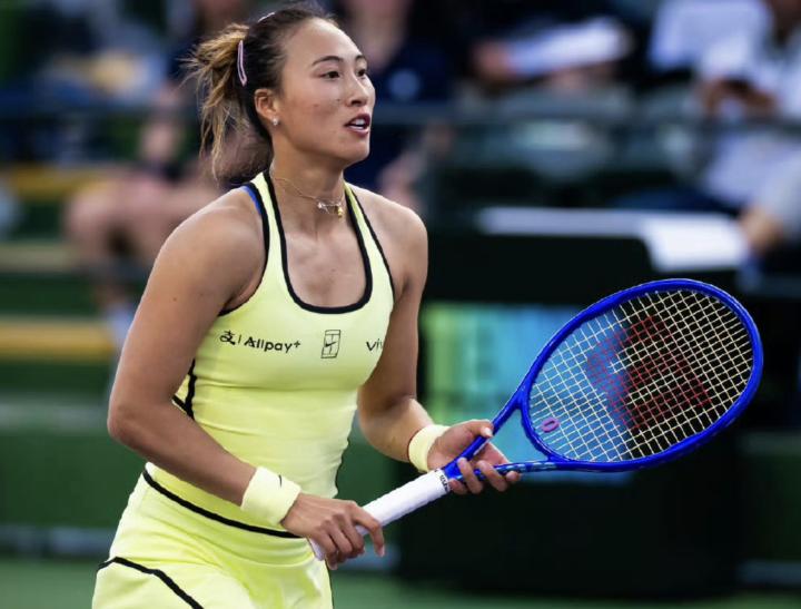  郑钦文直面强敌失利；赛后坦言技术实力相当；专注力提升成关键突破口。 体育新闻