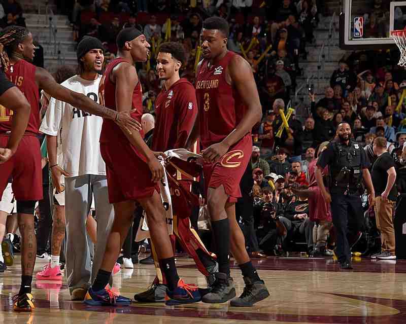 替补席的奇兵觉醒：托马斯·布莱恩特如何成为骑士内线的秘密武器？