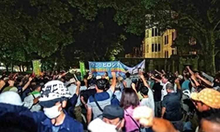 当咖喱遇见味噌汤：一个东京便利店店长的真实烦恼