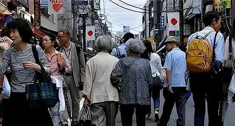  当咖喱遇见味噌汤：一个东京便利店店长的真实烦恼 新闻