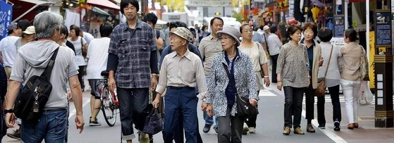  当咖喱遇见味噌汤：一个东京便利店店长的真实烦恼 新闻