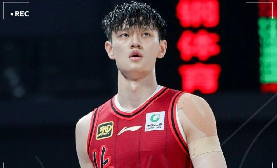  CBA三强伤病与补强深度解析：季后赛格局的变量密码 体育新闻