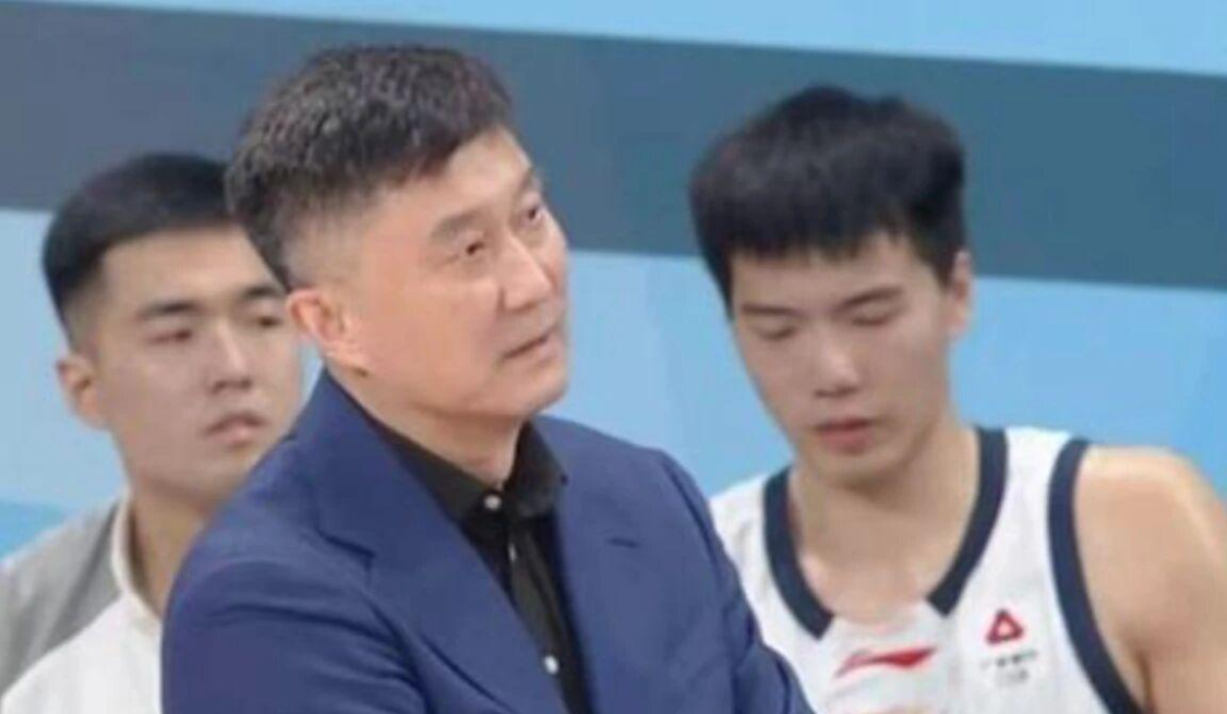  CBA三强伤病与补强深度解析：季后赛格局的变量密码 体育新闻