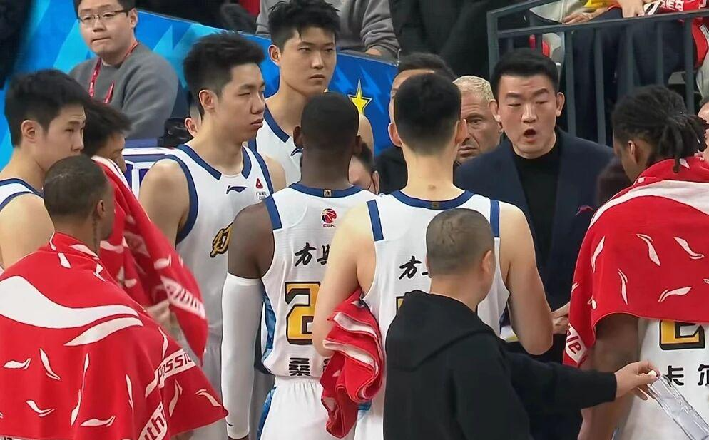  CBA三强伤病与补强深度解析：季后赛格局的变量密码 体育新闻