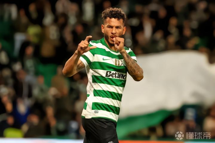 那个在圣玛尔塔街头踢球的男孩，终于等到了属于他的时刻 体育新闻